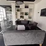 Diva Prywatny Z Balkonem 아파트